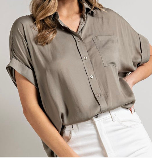 BUTTON DOWN POCKET BLOUSE TOP